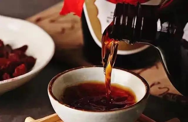 制作中的酒香奶酪糊特写