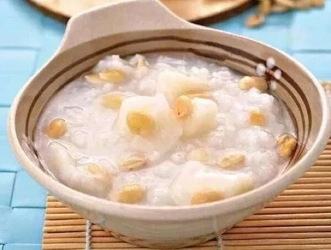银耳莲子粥搭配图