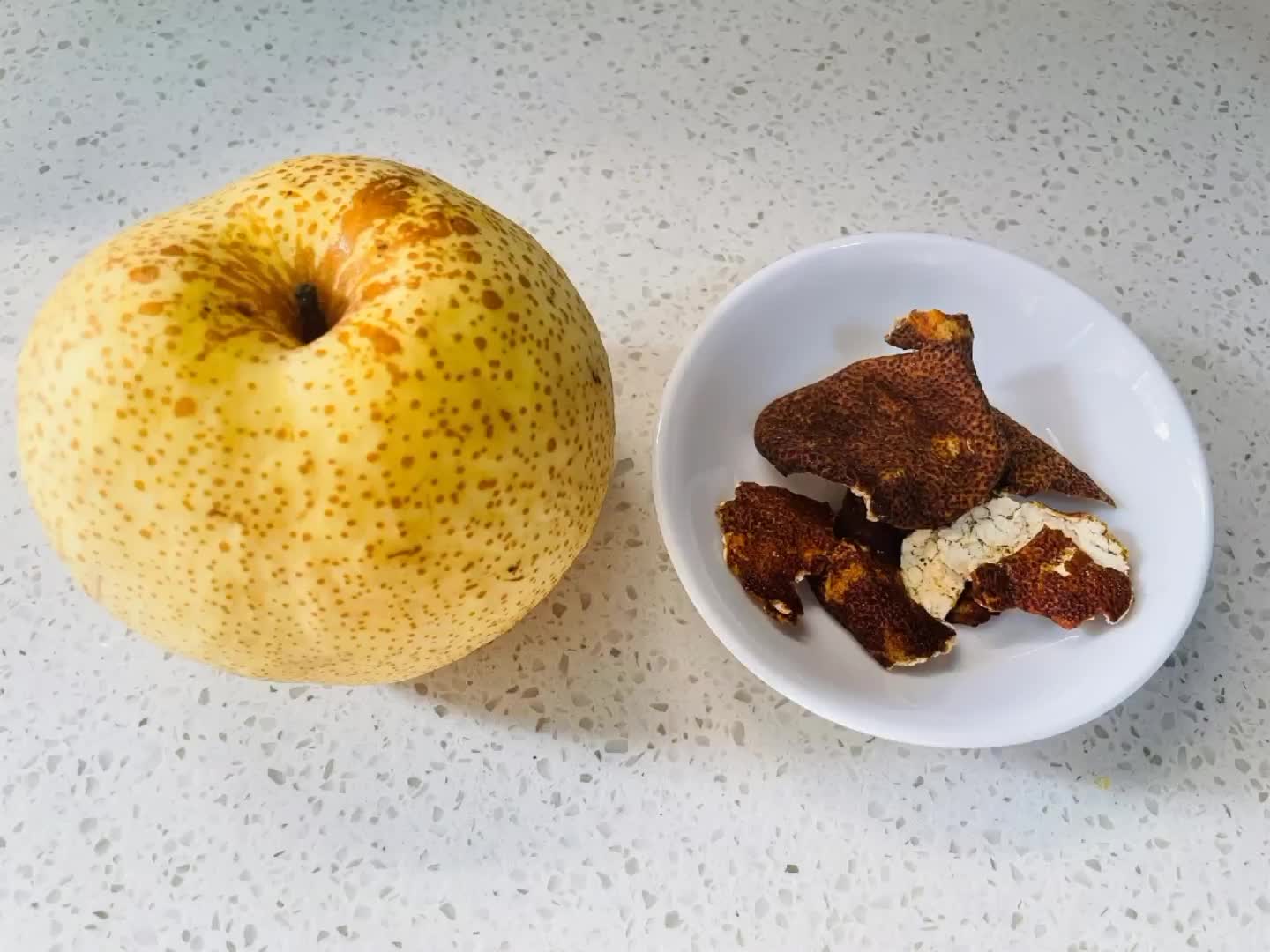 川贝甘草陈皮炖雪梨食材展示