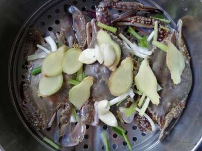 帝王蟹壳清洗与蒸制前处理