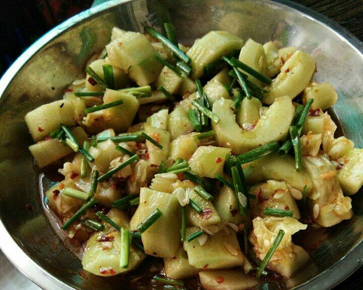 凉拌小黄瓜花成品图