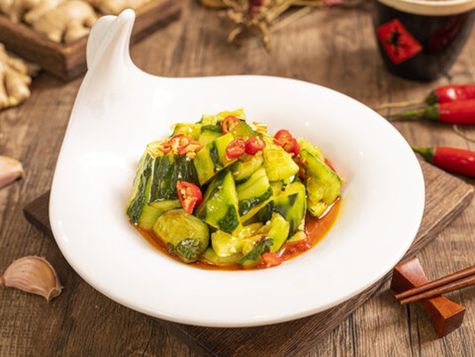 凉拌小黄瓜食材摆盘