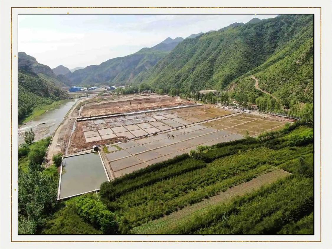 高清卫星影像标注五常市七大主产乡镇地理边界,叠加黑土分布热力图与北纬45°纬线标识,突出民乐乡(核心水源区)、龙凤山镇(古河道冲积扇)、安家镇(优质灌溉渠系覆盖区)三维地理特征 五常市核心水稻产区卫星地图标注图