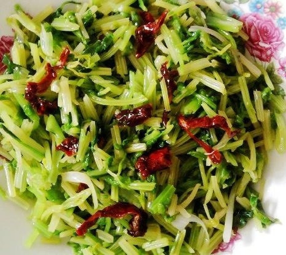 山芹菜家常炒制菜品