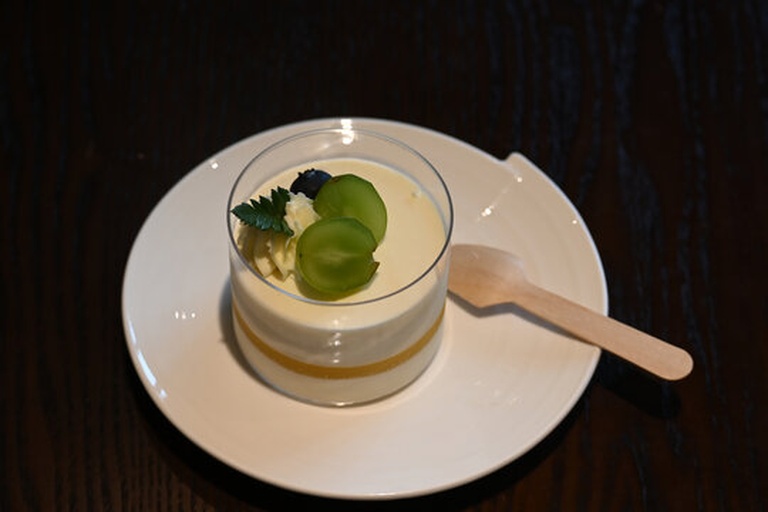 奶油草莓甜点拼盘