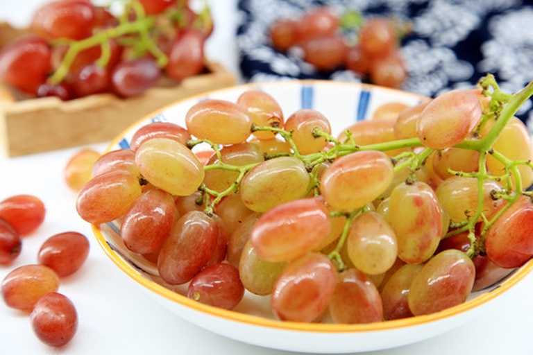 家庭食用红提场景图