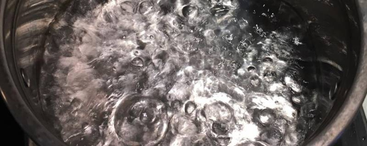 紫薯在锅中冷水慢煮过程示意