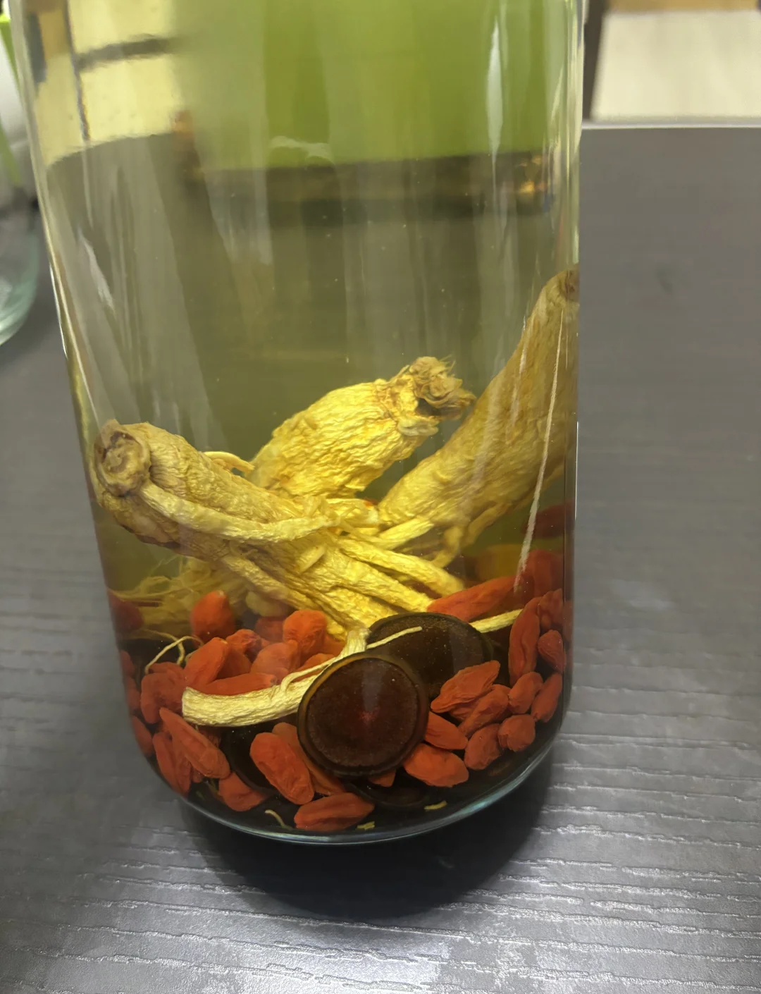 蒸熟人参切片泡水饮用场景