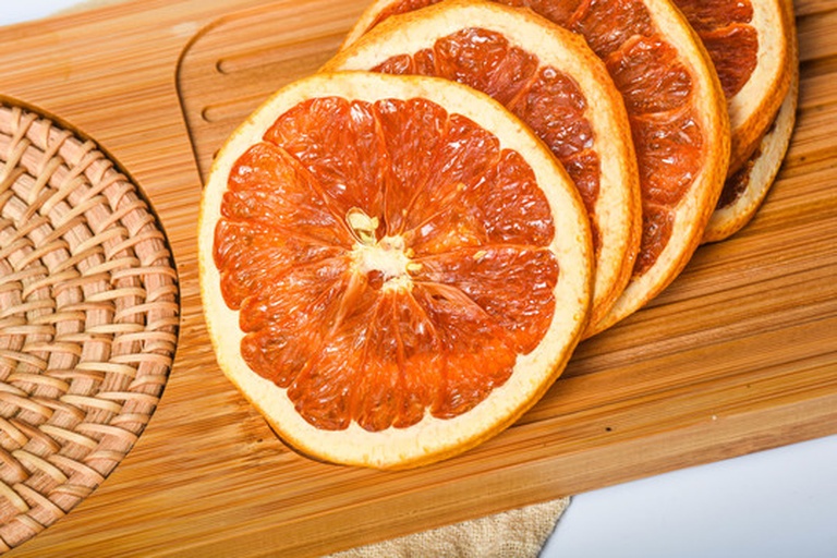 柚子与刀具摆放场景