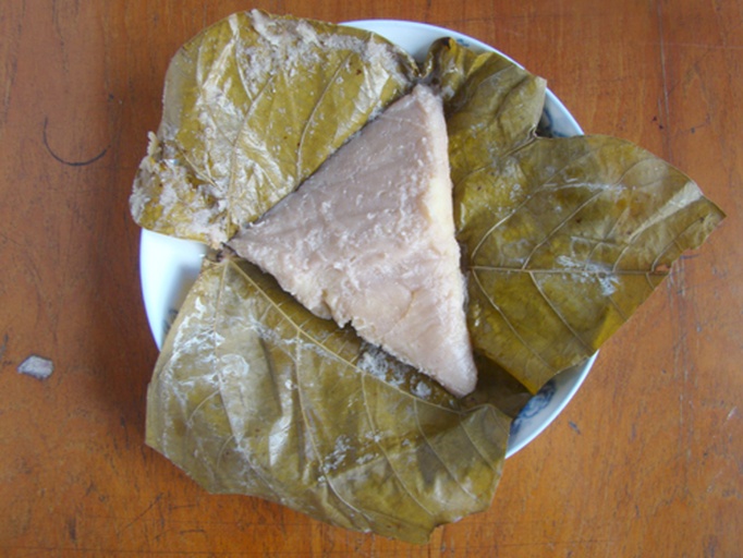 手工包制芸豆粽子的过程