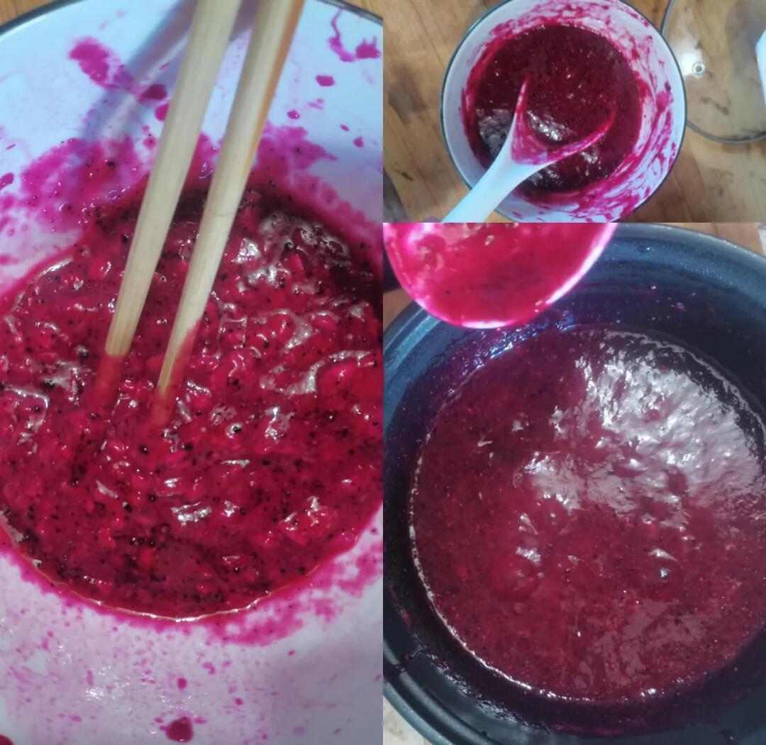 展示火龙果、南瓜和小米混合搅拌的过程,搅拌机正在工作 火龙果南瓜小米糊制作过程图