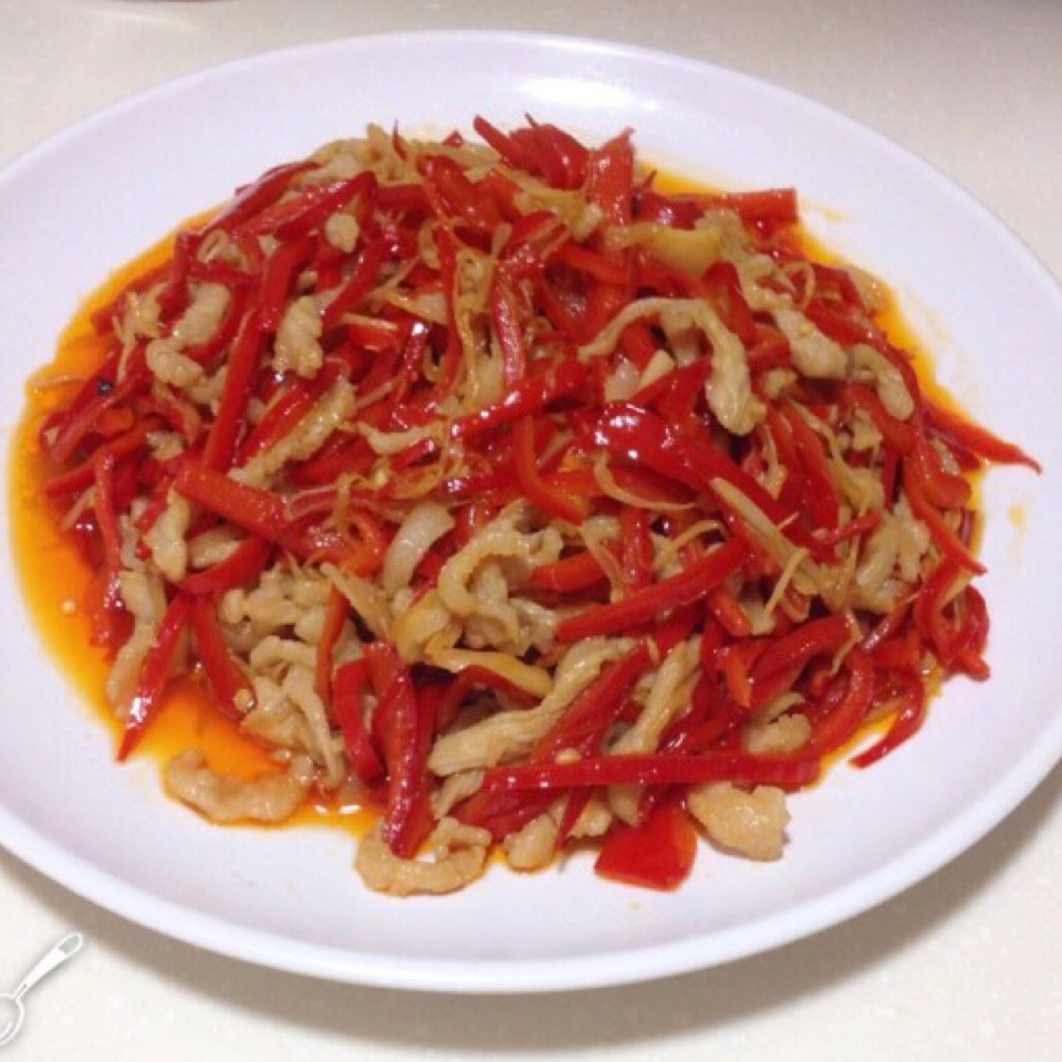 一盘色香味俱佳的辣椒炒肉,辣椒与猪肉搭配得当,色泽鲜亮 辣椒炒肉成品图