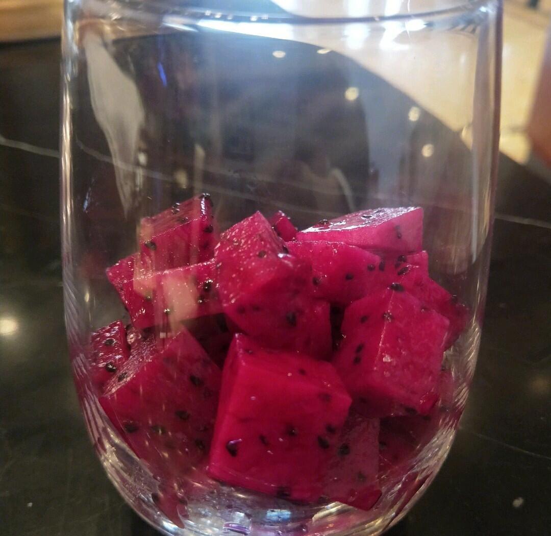 火龙果与酸奶榨汁饮品