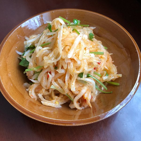 山芹山竹凉拌鸡丝成品图