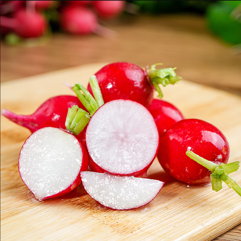 红皮萝卜切块过程特写