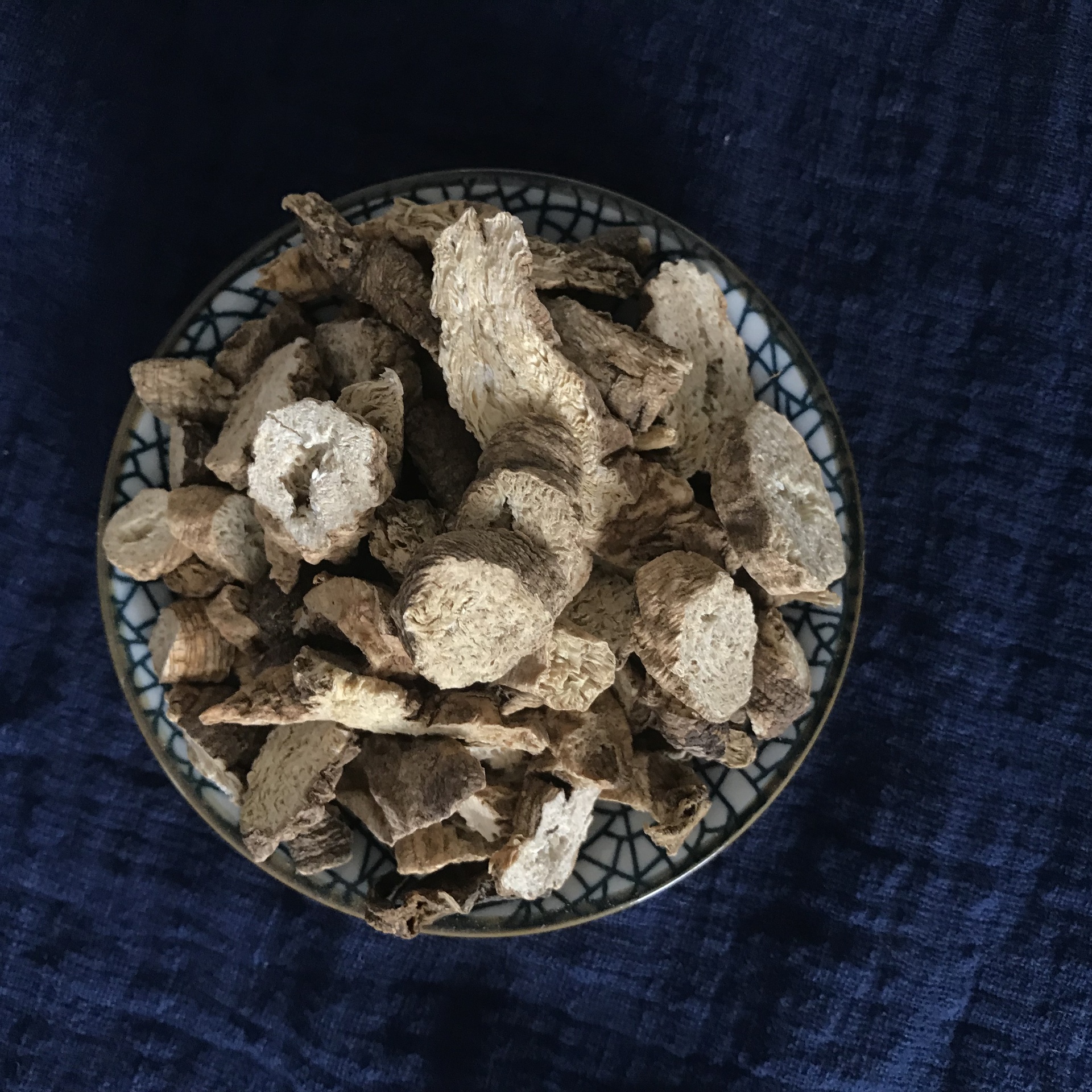 怀山药菟丝熟地蜜丸成品特写