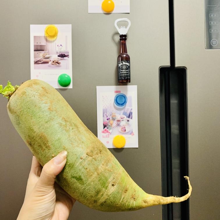 青萝卜在冰箱冷藏室中结霜的状态