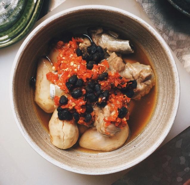 黑豆煲猪尾巴炖煮过程图