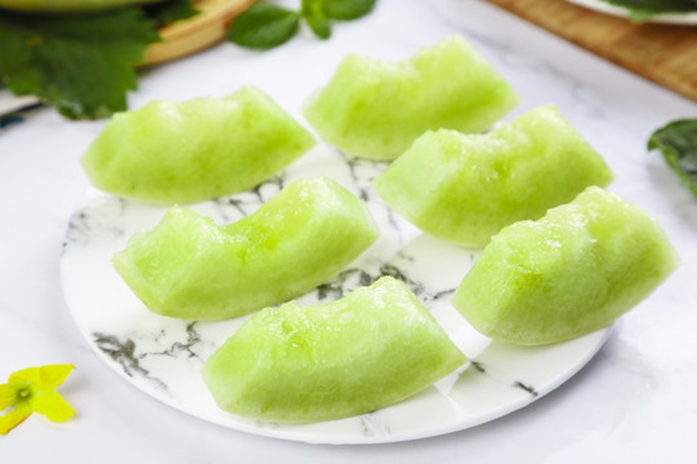 哈密瓜凉拌菜摆盘图