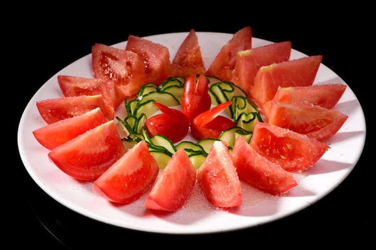 多种番茄料理拼盘图