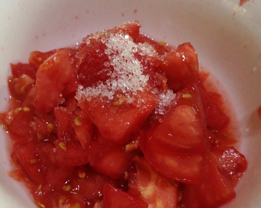 凉拌西红柿调味过程