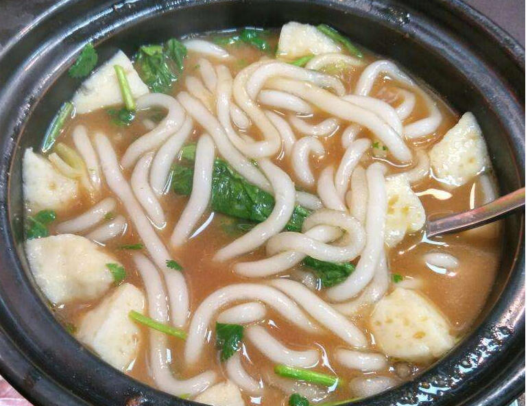 红薯面砂锅炖煮成品图