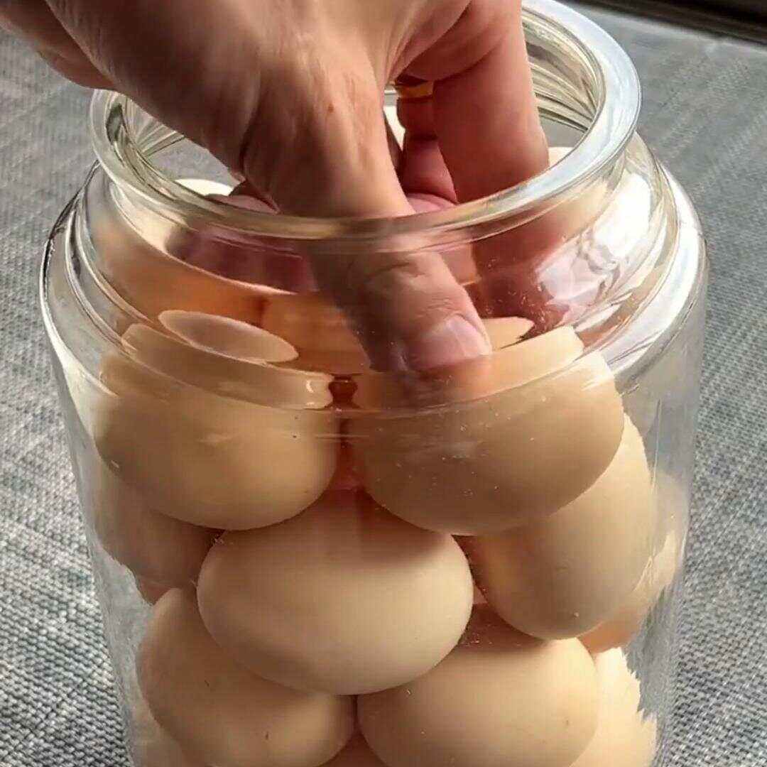水煮蛋冷却与剥壳