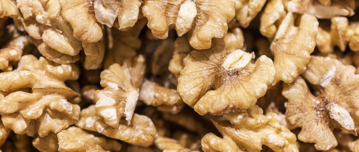 新鲜核桃仁特写图