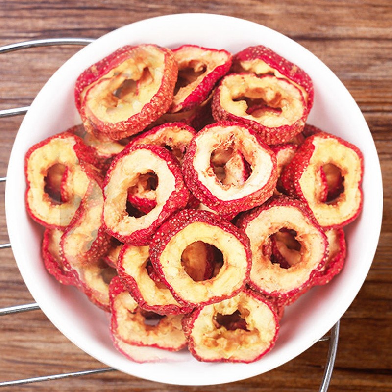 山楂与酸奶摆盘图