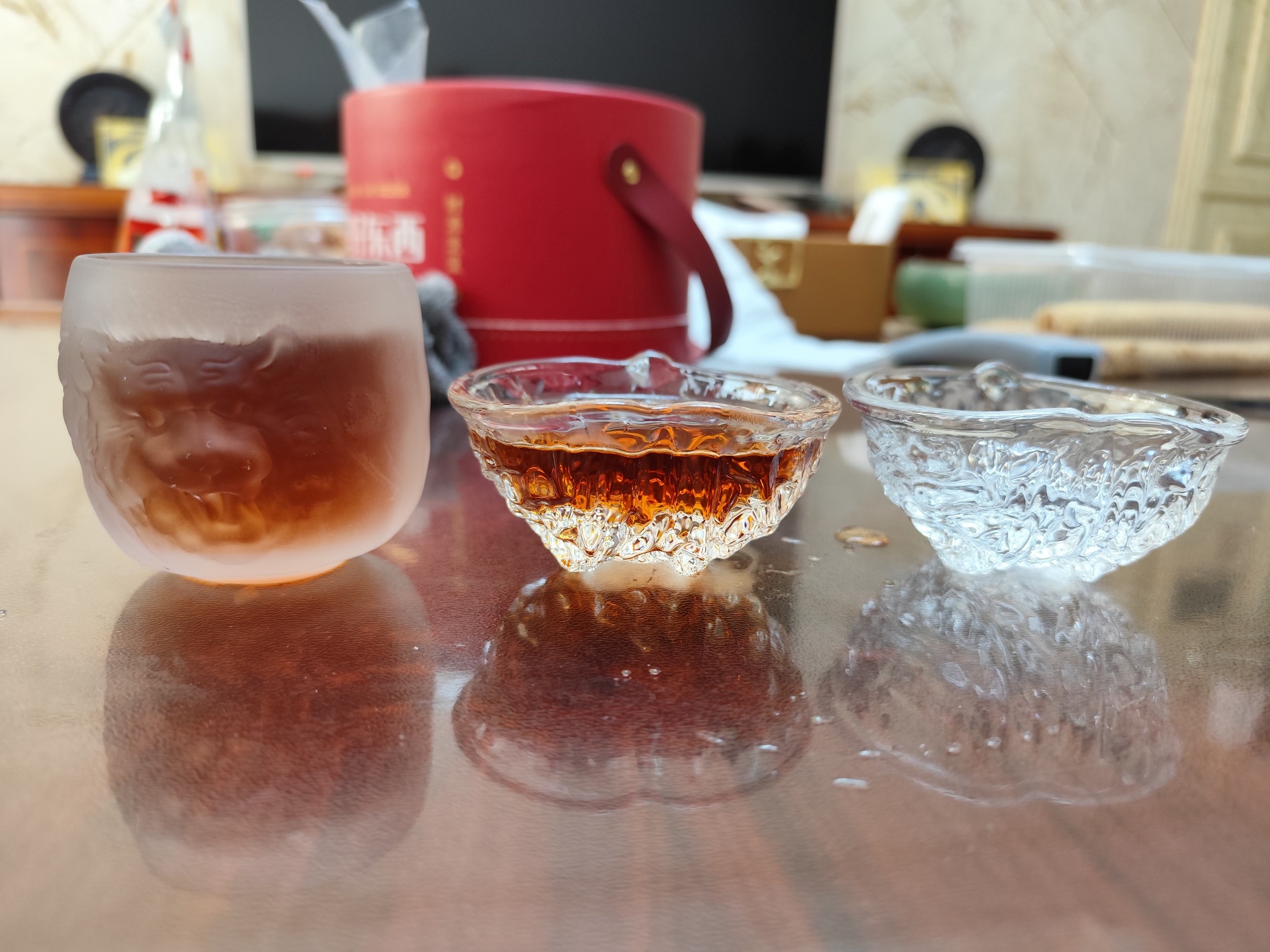 九曲红梅茶汤与干茶对比图