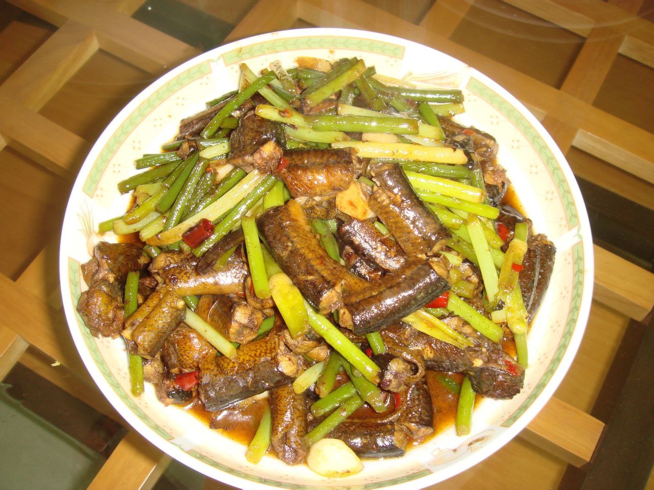 尖椒与鳝鱼搭配易引发肠胃不适 尖椒与鳝鱼搭配易引发肠胃不适