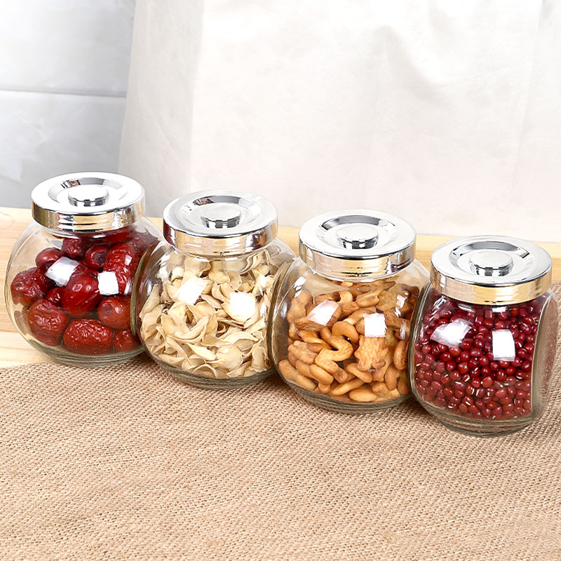 红枣干与坚果混合装瓶场景图