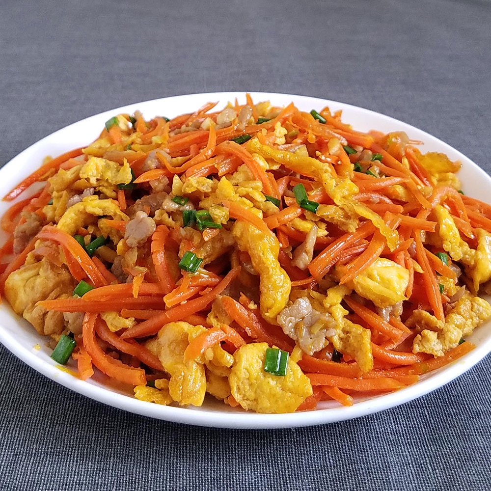 胡萝卜炒鸡蛋成品图,胡萝卜丝与金黄鸡蛋交织,香气扑鼻 胡萝卜炒鸡蛋成品图