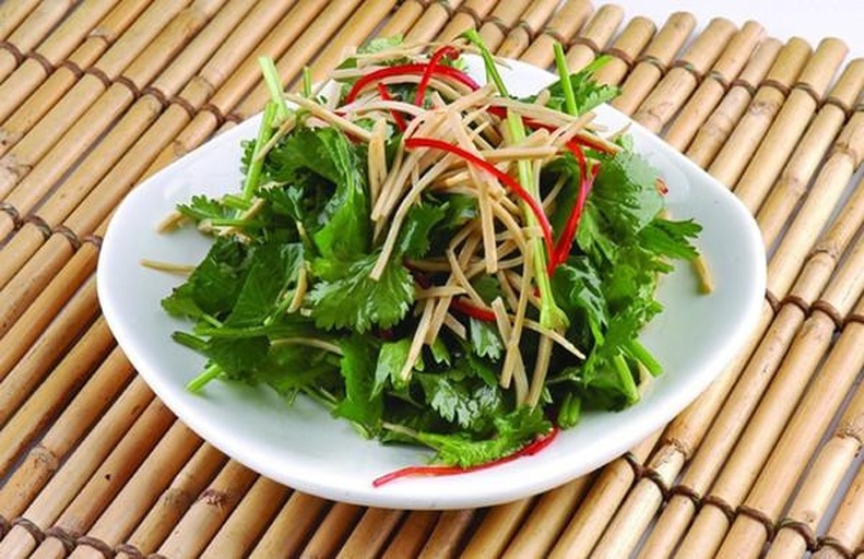 山竹与山芹搭配的凉拌菜