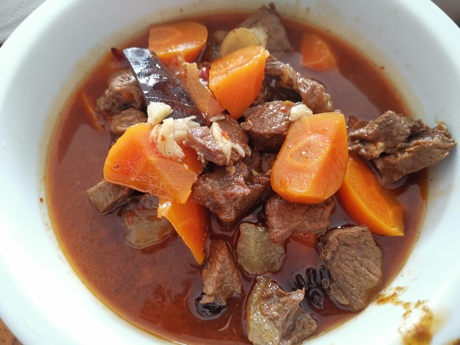 红皮萝卜炖牛肉成品图