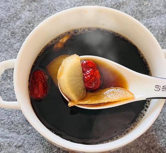 黑豆炖雪梨汤