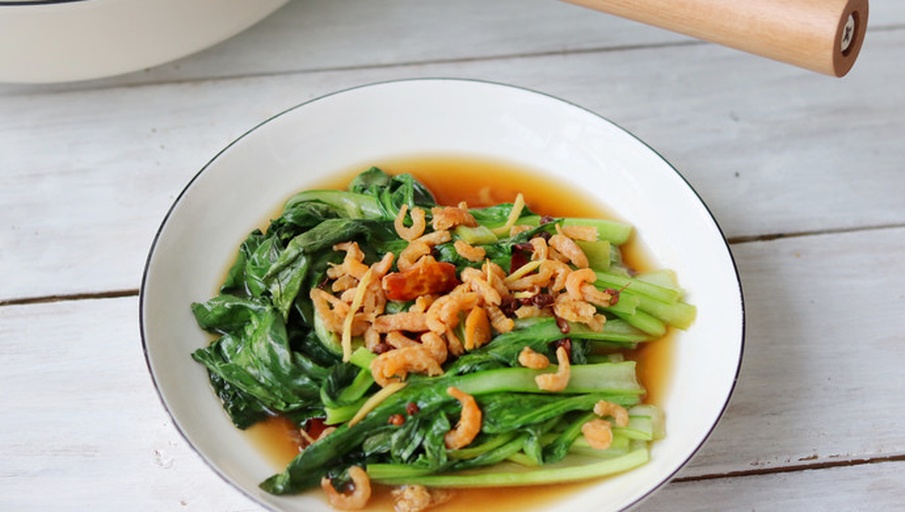 虾仁炒油麦菜成品图