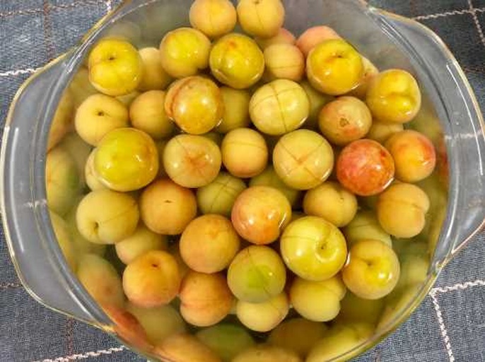 红梅果泡水图