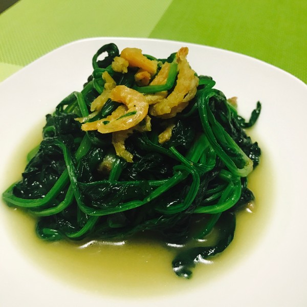 菠菜虾皮翻炒过程