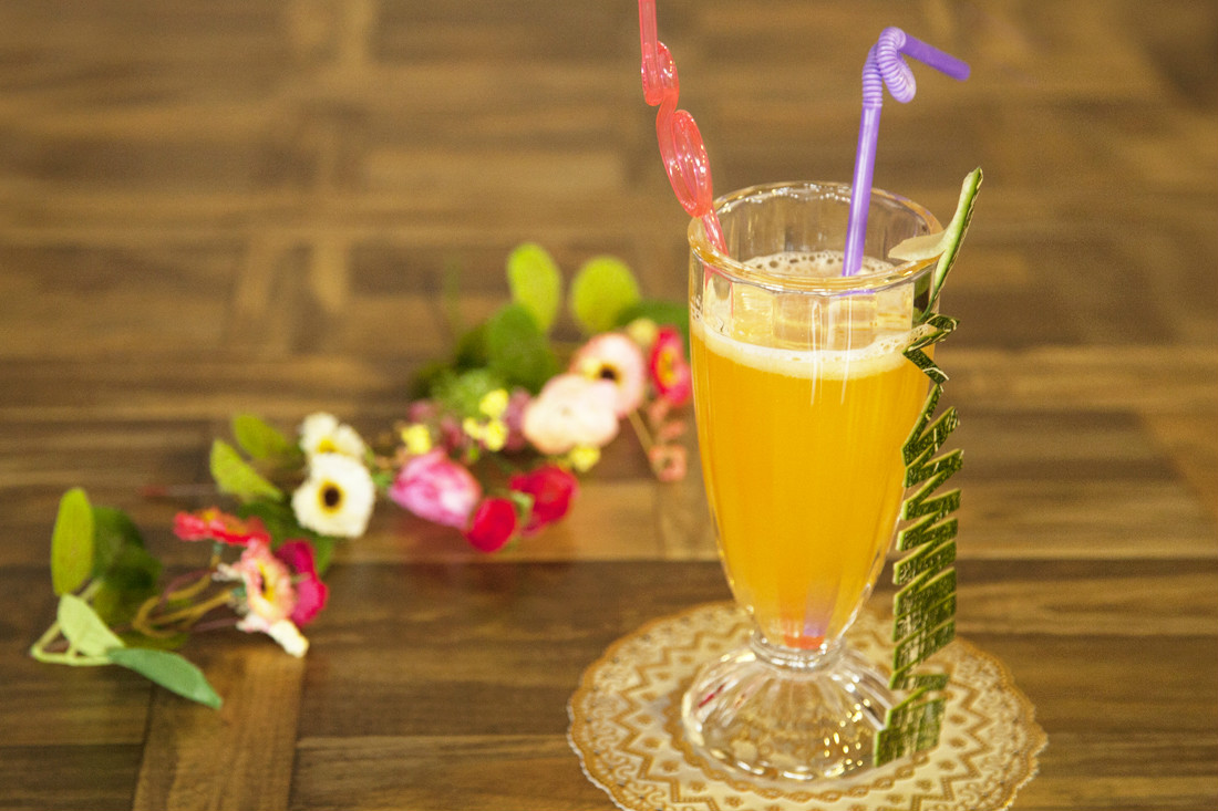 黄桃果盘与果汁