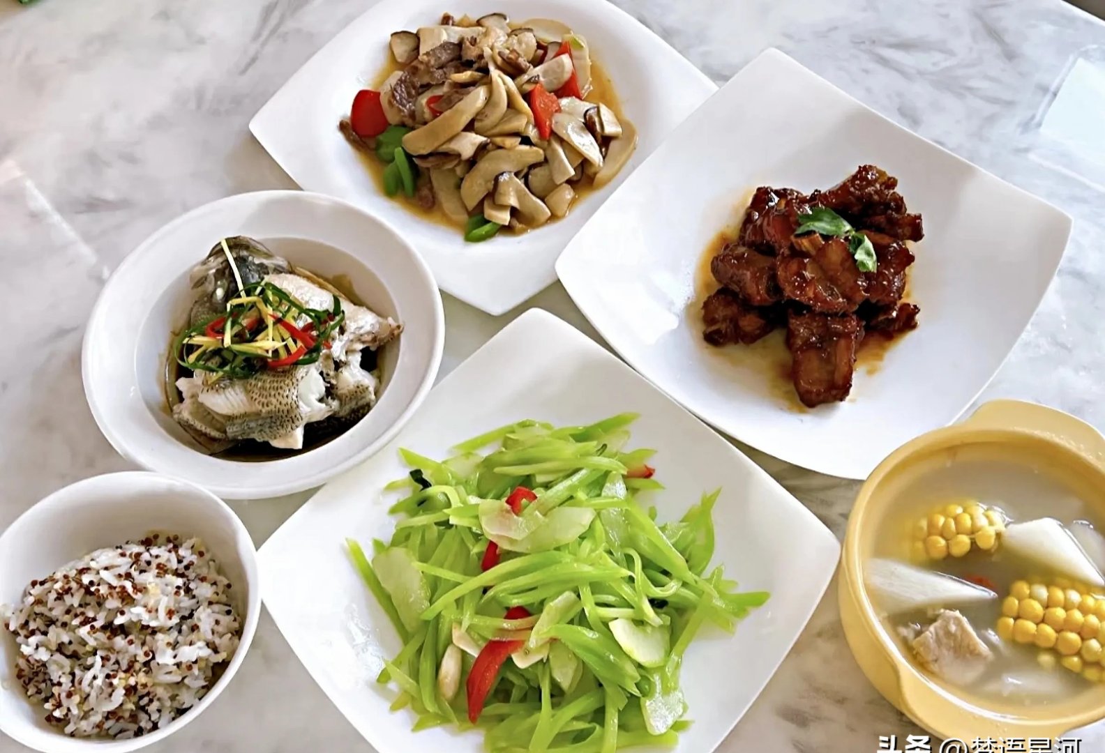 荷兰豆与其他食材搭配的营养餐盘示意图