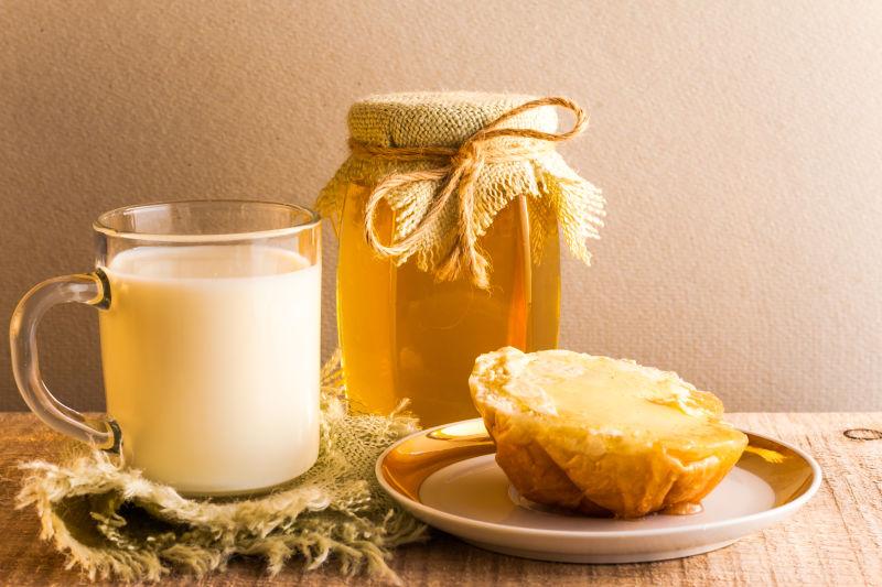 子母奶草莓味应用于早餐搭配