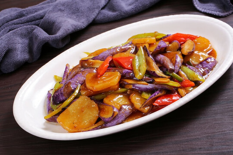 小米椒炒茄子翻炒过程图