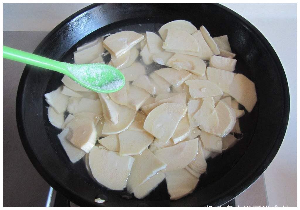 金镶玉竹笋烹饪图