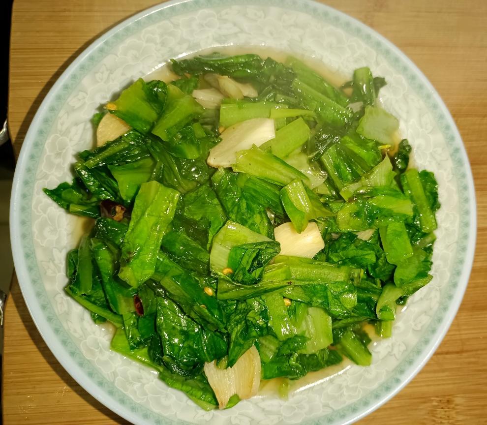 素炒白不老成品图,色泽鲜绿,蒜香浓郁 素炒白不老成品图,色泽鲜绿,蒜香浓郁