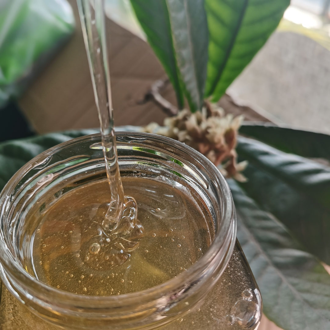 新鲜柠檬与蜂蜜产品展示图