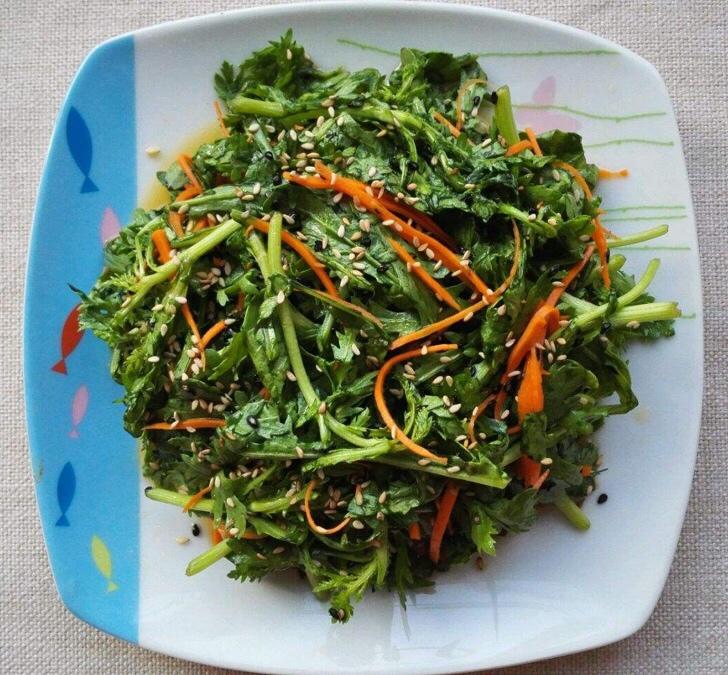 山竹与山芹搭配的沙拉图