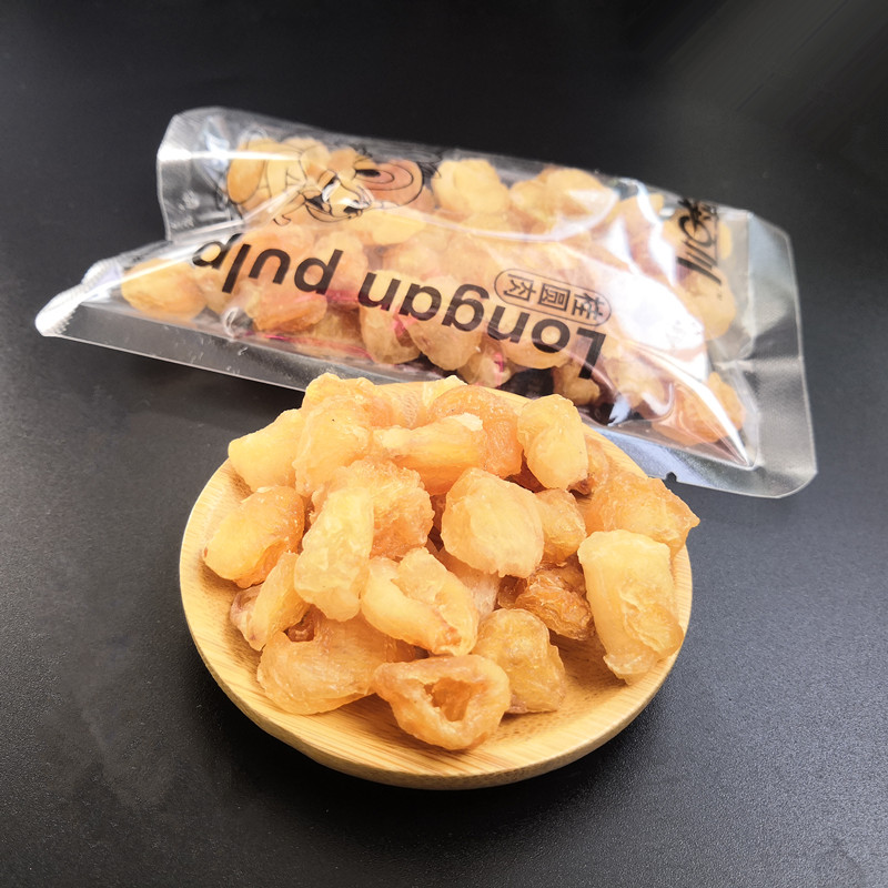 烤箱内正在烘烤的桂圆肉干