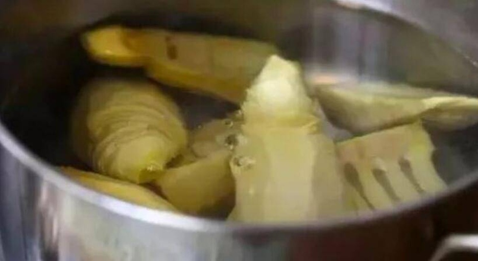竹笋焯水过程示意图