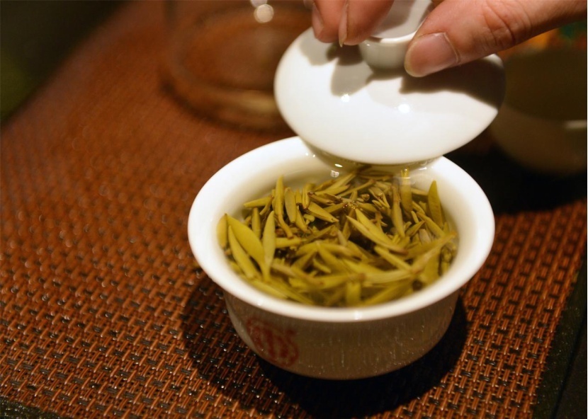 盖碗冲泡过程图